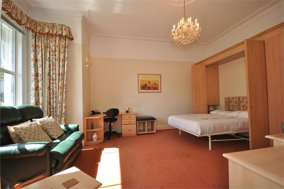 Thames View Apartments Staines-upon-Thames Bagian luar foto