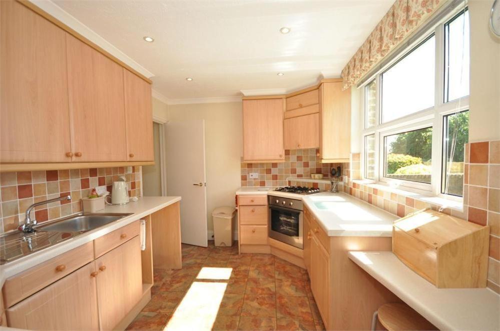 Thames View Apartments Staines-upon-Thames Bagian luar foto