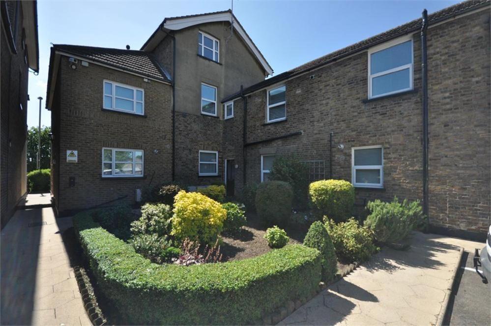 Thames View Apartments Staines-upon-Thames Bagian luar foto